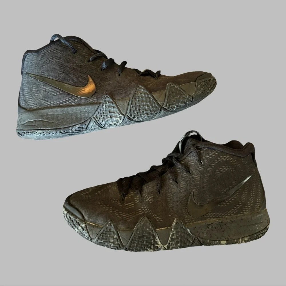 NIKE Kyrie 4 Blackouts Kids Basketball Shoes